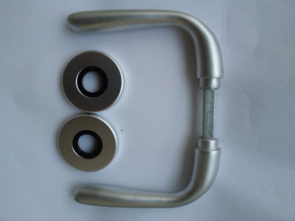 Kvaka rozeta za vrata MIRA F9 fi48/10/110/8/9mm  .Klj DBP3